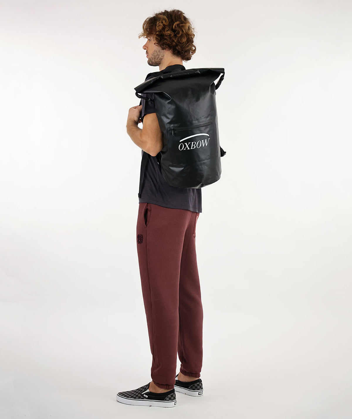Oxbow Firmise 40 L noir porté sur le dos