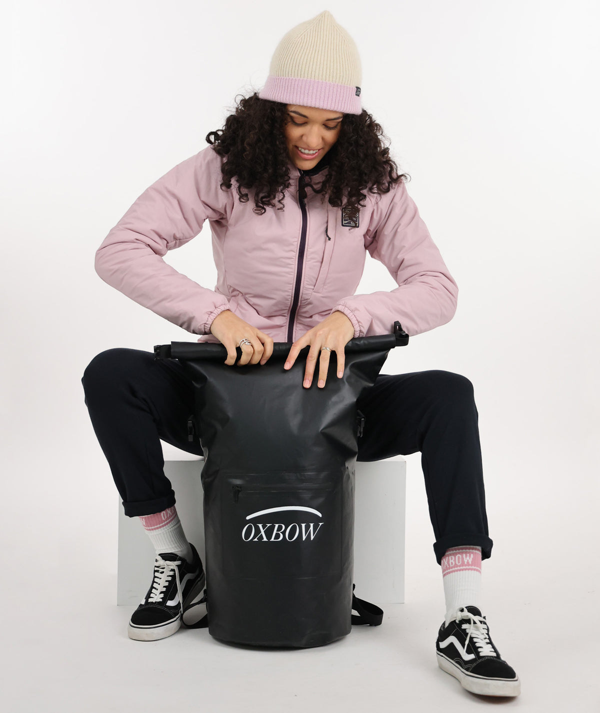 Oxbow Firmise 40 L noir, ouverture de la fermeture roulée